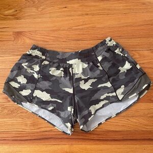 Lululemon Hotty Hot Low Rise Short 4" Size 14 Camo Print